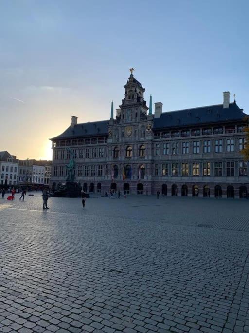 Hippe Studio In Historisch Gebouw In Oude Centrum Антверпен Екстериор снимка